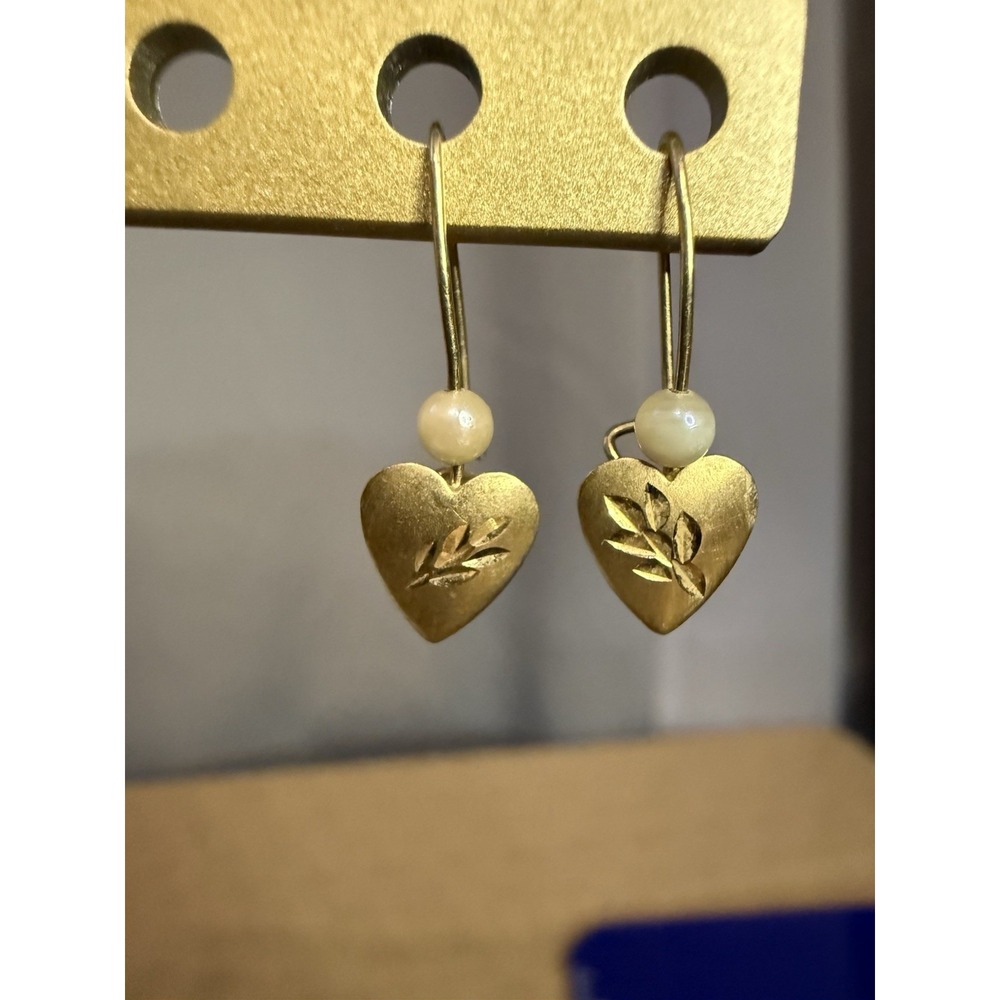 14K Yellow Gold Pearl Heart Satin Finish Etched Drop Dangle Earrings Vintage